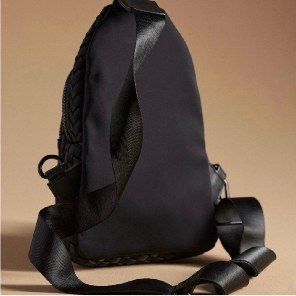 Sol and Selene Neoprene Sling Bag ~ NWT - Picture 2 of 6